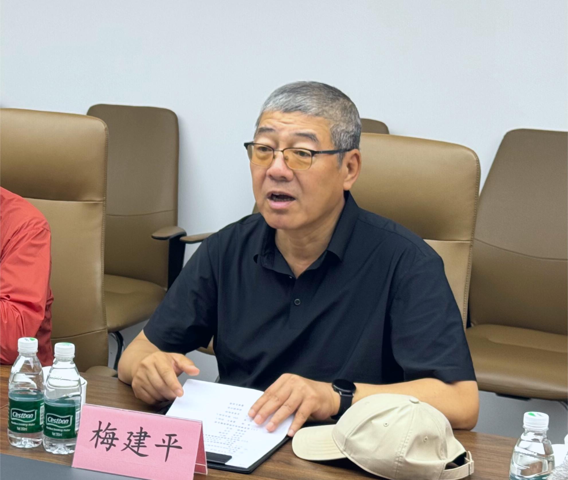 梅建平主任照片.jpg